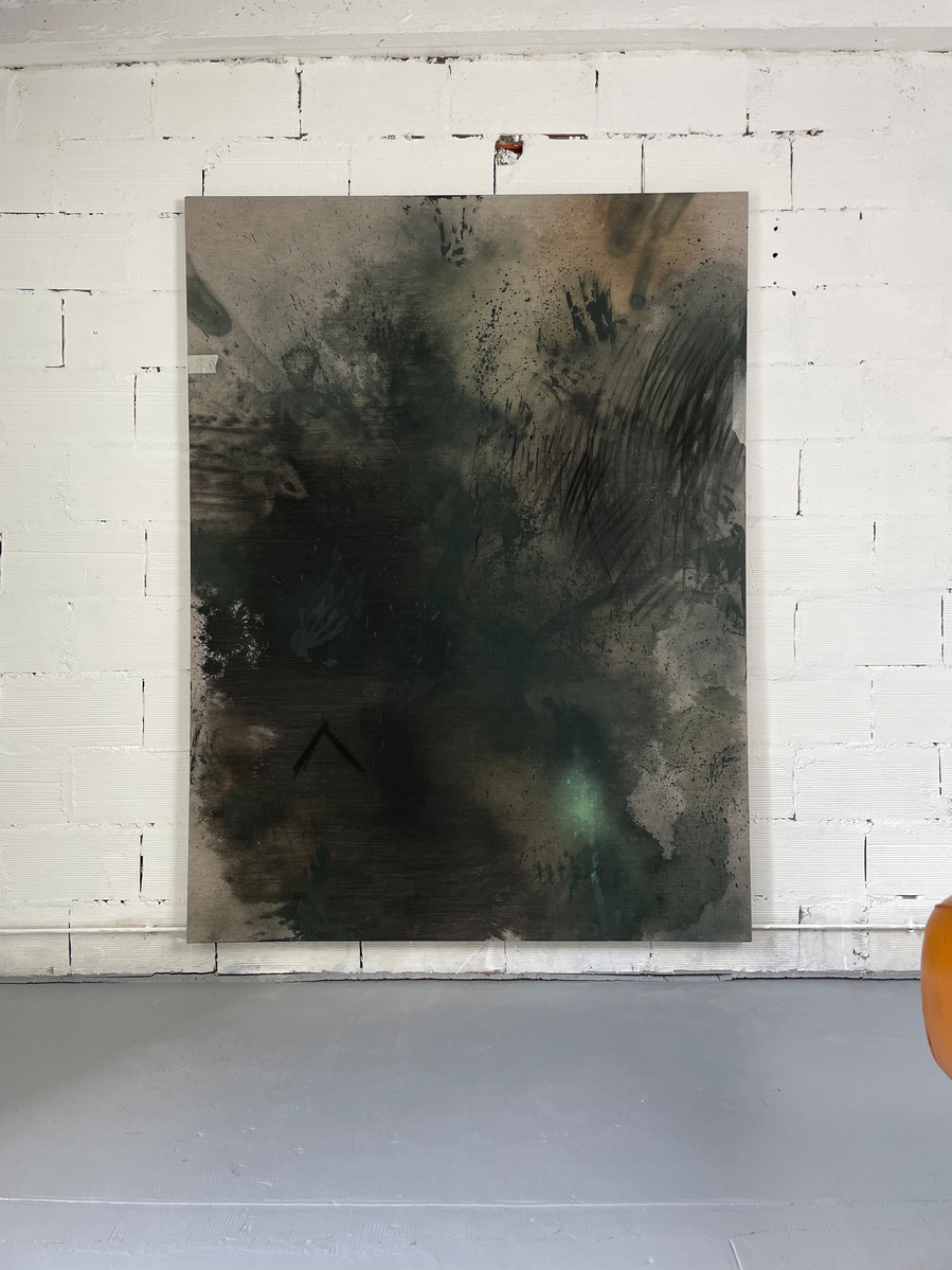 Alejandro Javaloyas - Schwarzgrün 3, 2022 | Acrylic paint, acrylic spray, soft pastel, oil pastel, and charcoal on raw cotton | 200 x 150 cm