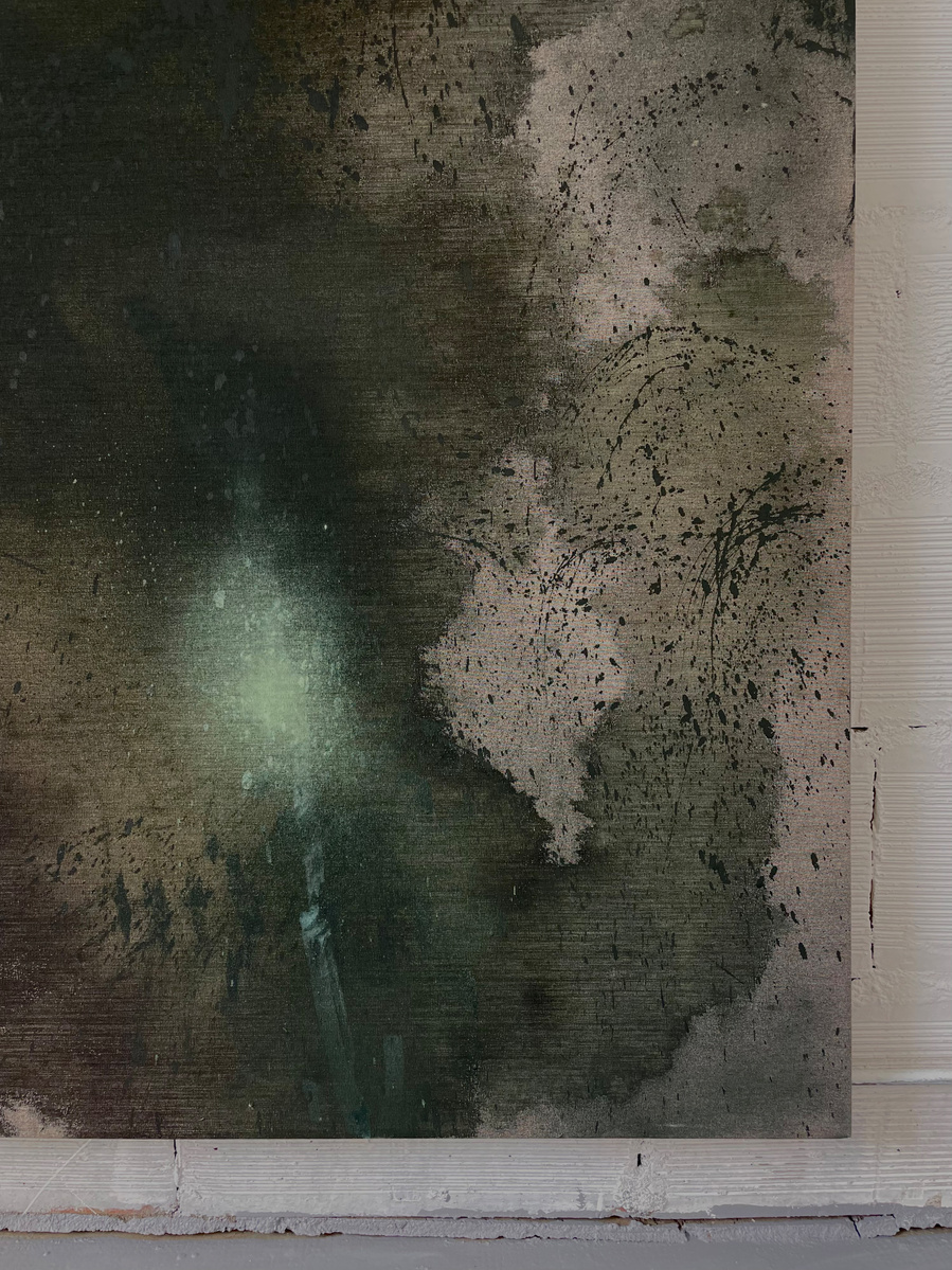 Schwarzgrün 3, 2022 | Acrylic paint, acrylic spray, soft pastel, oil pastel, and charcoal on raw cotton | 200 x 150 cm