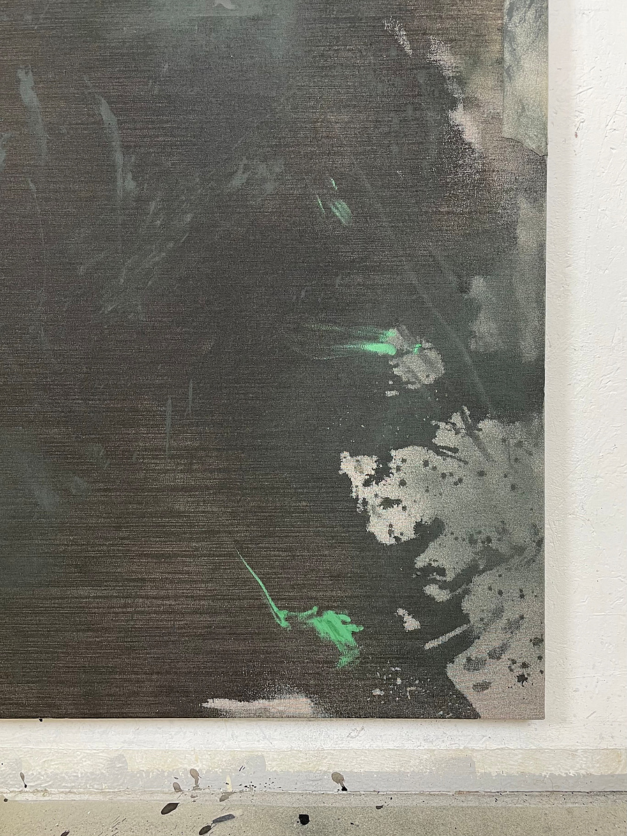 Schwarzgrün, 2022 | Acrylic paint, acrylic spray, soft pastel, oil pastel, and charcoal on raw cotton | 200 x 150 cm