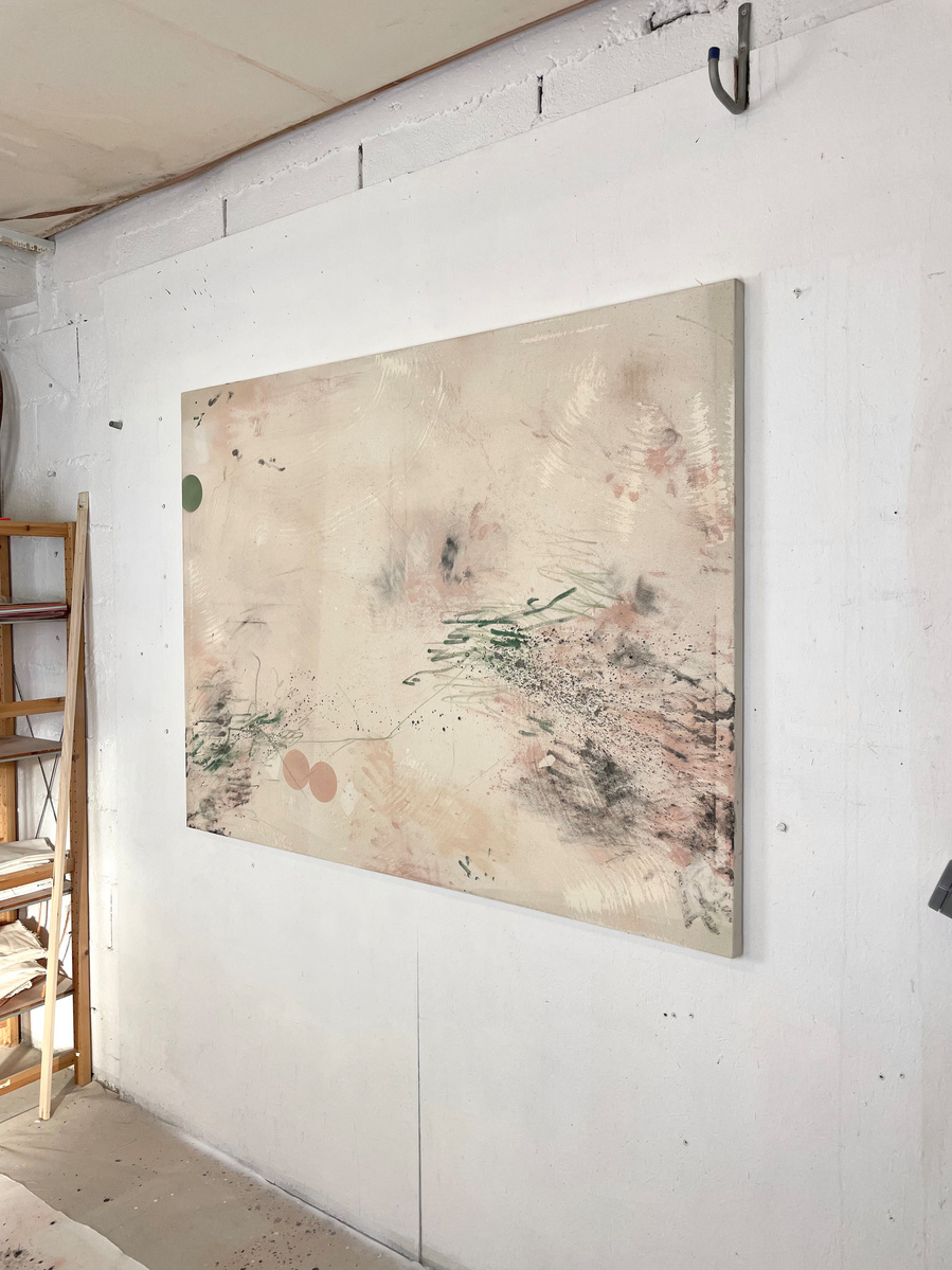 Alejandro Javaloyas - Chair et glauque 4, 2022 | Acrylic paint, acrylic spray, soft pastel, oil pastel, and charcoal on raw cotton | 120 x 160 cm