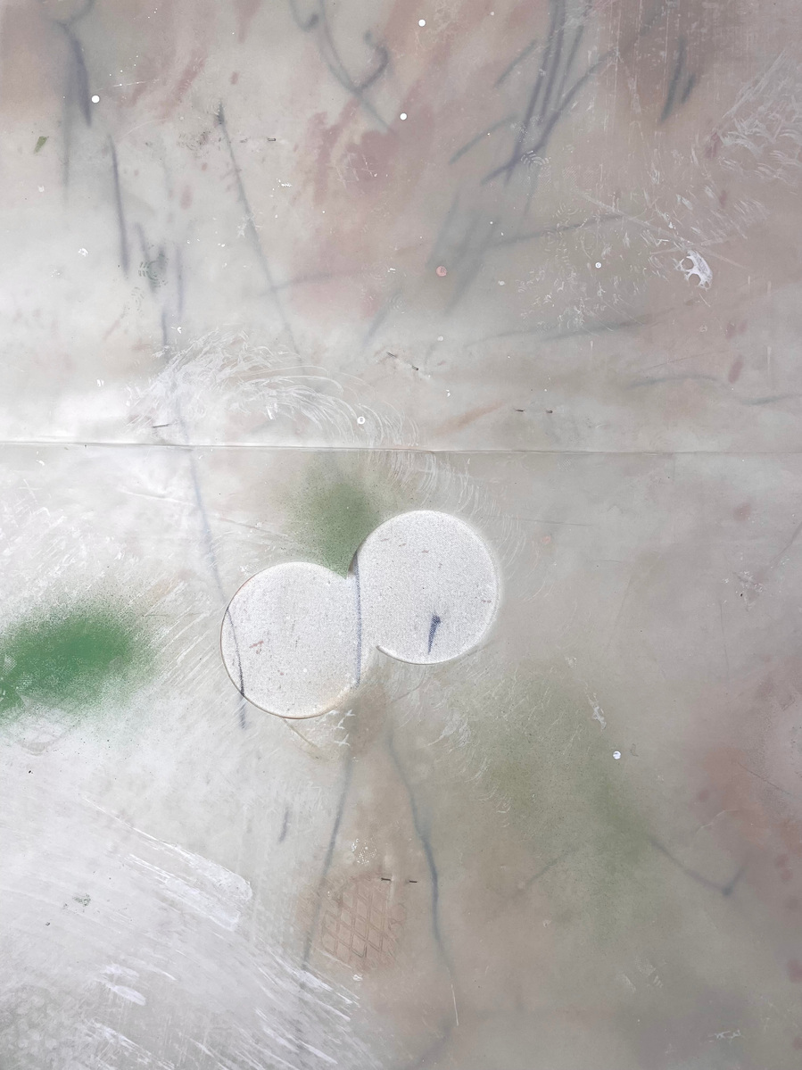 Glauque et cobalt, 2022 | Acrylic paint, acrylic spray, soft pastel, oil pastel, charcoal, and plastic foil on raw cotton | 160 x 120 cm