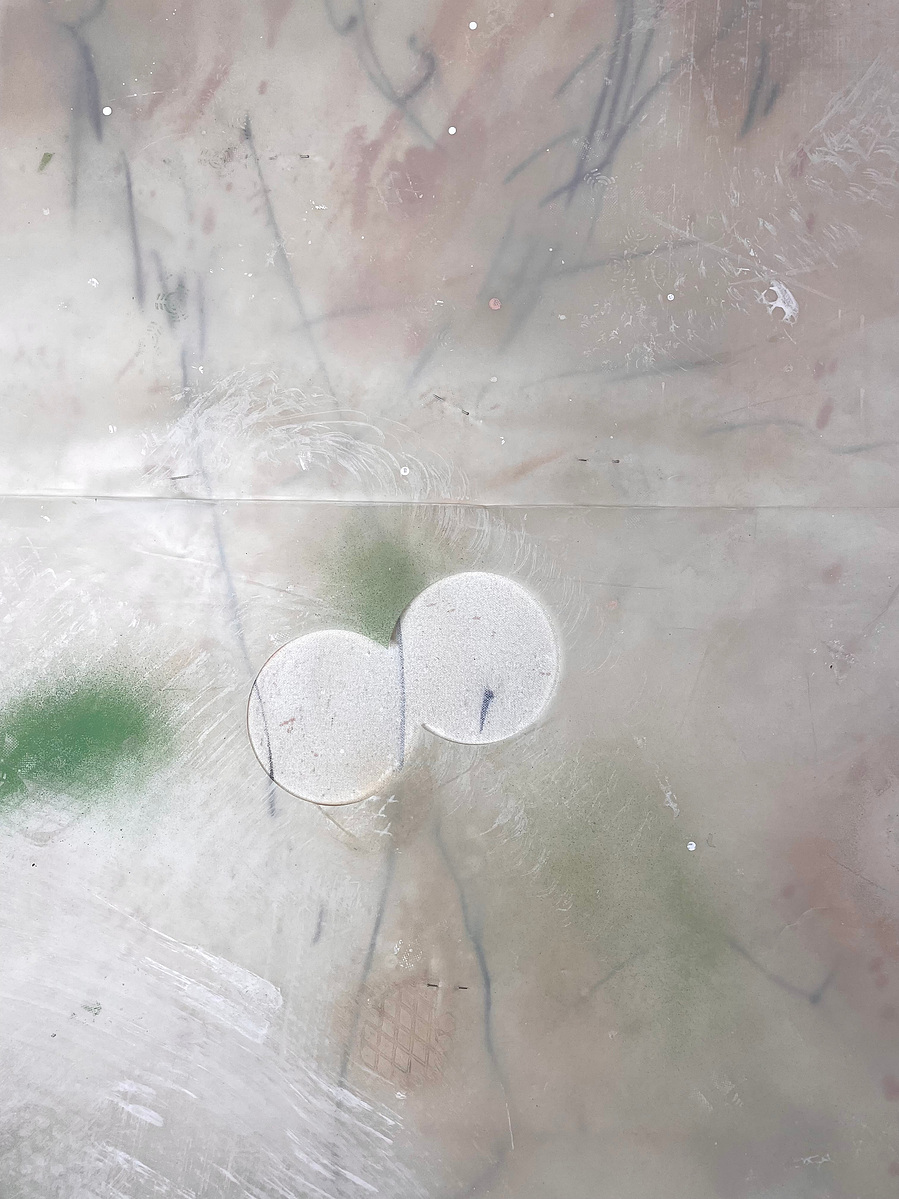 Glauque et cobalt, 2022 | Acrylic paint, acrylic spray, soft pastel, oil pastel, charcoal, and plastic foil on raw cotton | 160 x 120 cm