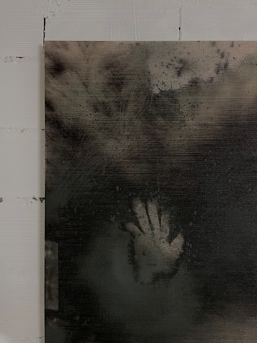 Schwarzgrün 5, 2022 | Acrylic paint, acrylic spray, soft pastel, oil pastel, and charcoal on raw cotton | 160 x 120 cm