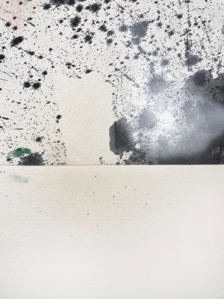 Tache noire fendue, 2022 | Acrylic paint, acrylic spray, soft pastel, oil pastel, and charcoal on raw cotton | 130 x 80 cm