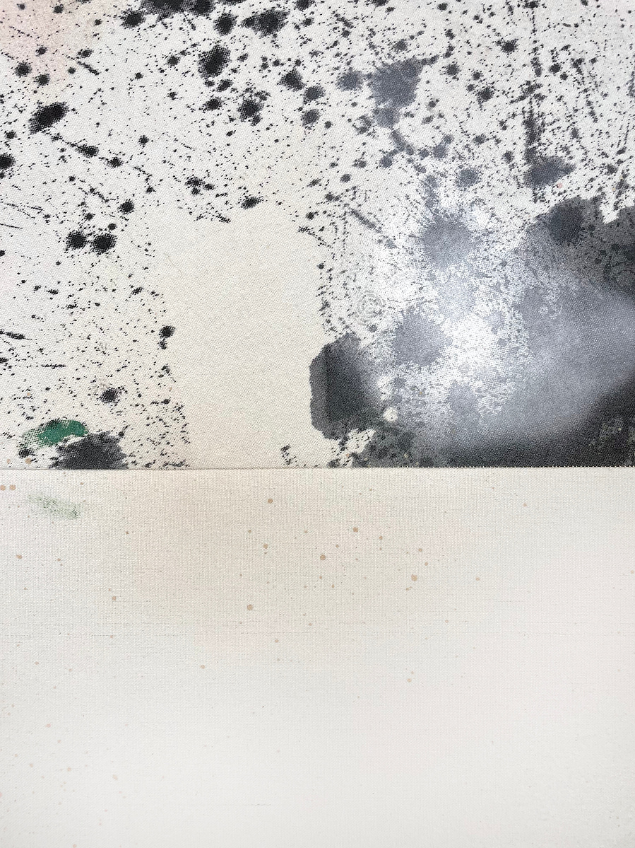 Tache noire fendue, 2022 | Acrylic paint, acrylic spray, soft pastel, oil pastel, and charcoal on raw cotton | 130 x 80 cm
