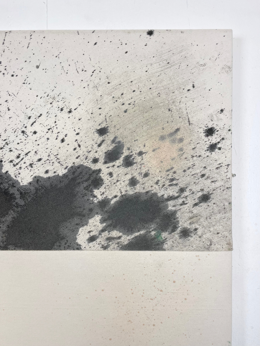 Tache noire fendue, 2022 | Acrylic paint, acrylic spray, soft pastel, oil pastel, and charcoal on raw cotton | 130 x 80 cm