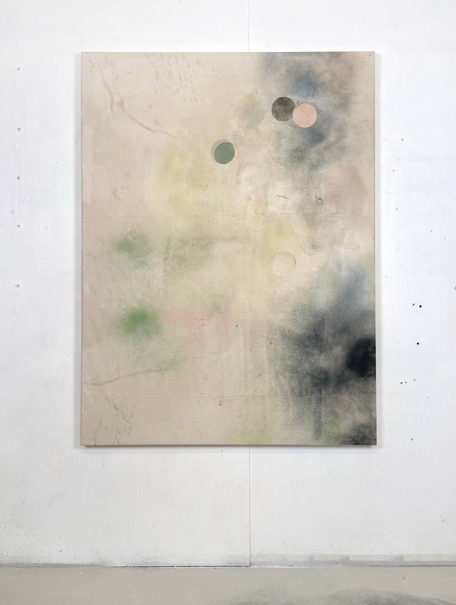 Alejandro Javaloyas - Plastique perforé 2, 2022 | Acrylic paint, acrylic spray, soft pastel, oil pastel, charcoal, and plastic foil on raw cotton | 160 x 120 cm