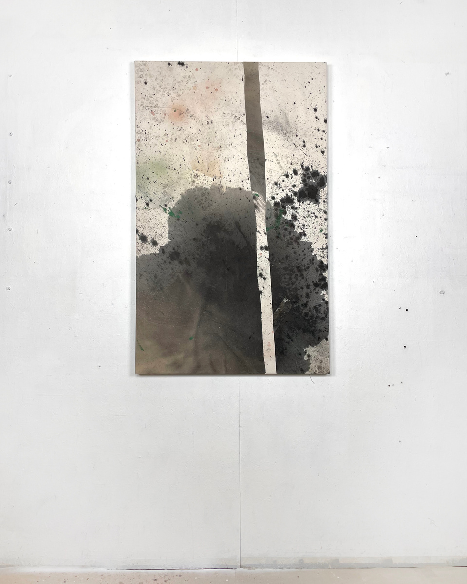 Alejandro Javaoyas - Bande inversée, 2022 | Acrylic paint, acrylic spray, soft pastel, oil pastel, and charcoal on raw cotton | 130 x 80 cm