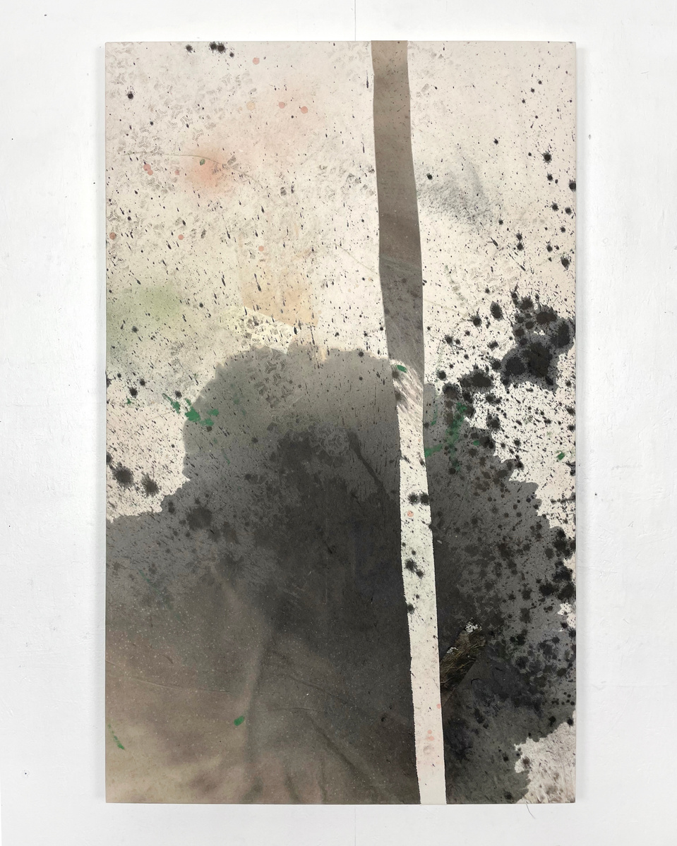 Alejandro Javaoyas - Bande inversée, 2022 | Acrylic paint, acrylic spray, soft pastel, oil pastel, and charcoal on raw cotton | 130 x 80 cm