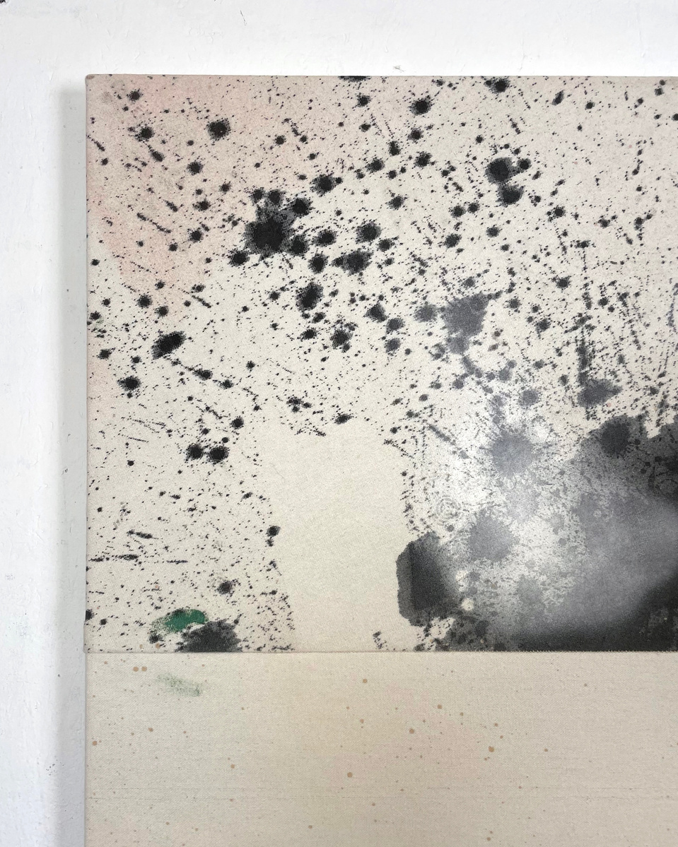 Tache noire fendue, 2022 | Acrylic paint, acrylic spray, soft pastel, oil pastel, and charcoal on raw cotton | 130 x 80 cm