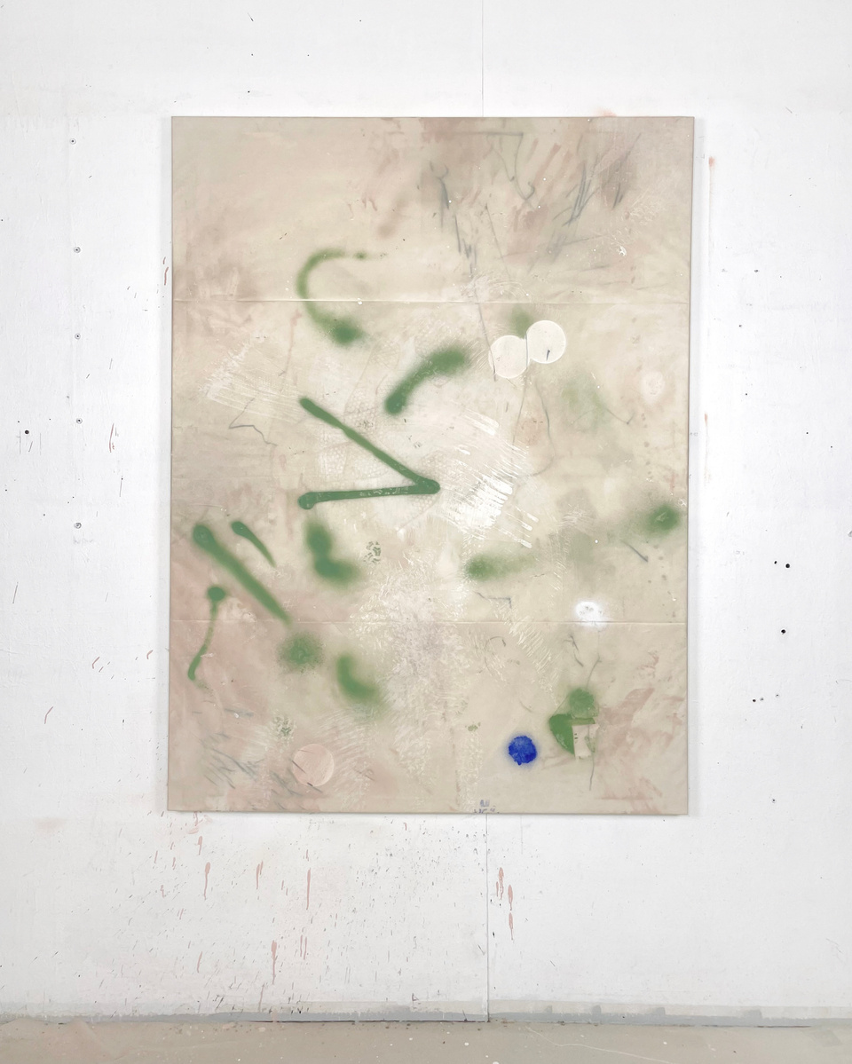 Alejandro Javaloyas - Glauque et cobalt, 2022 | Acrylic paint, acrylic spray, soft pastel, oil pastel, charcoal, and plastic foil on raw cotton | 160 x 120 cm