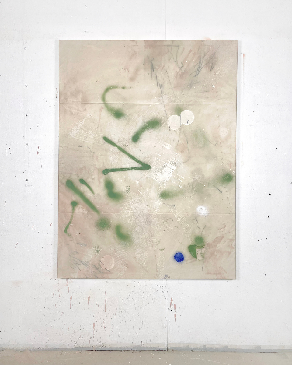 Alejandro Javaloyas - Glauque et cobalt, 2022 | Acrylic paint, acrylic spray, soft pastel, oil pastel, charcoal, and plastic foil on raw cotton | 160 x 120 cm