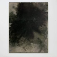 Alejandro Javaloyas - Schwarzgrün 4, 2022 | Acrylic paint, acrylic spray, soft pastel, oil pastel, and charcoal on raw cotton | 200 x 150 cm