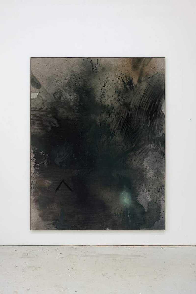 Alejandro Javaloyas - Schwarzgrün 3, 2022 | Acrylic paint, acrylic spray, soft pastel, oil pastel, and charcoal on raw cotton | 200 x 150 cm