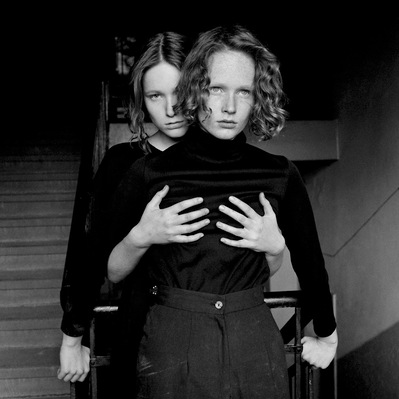 Photo Stéphane Coutelle
French photographer Paris
beauty, nude, fine art, flower, art print 
éditions La Belle Étoile*
beauty photographer, cosmetic, beauté, Sisters, Prague, Geislerova