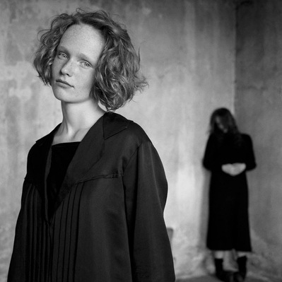 Photo Stéphane Coutelle
French photographer Paris
beauty, nude, fine art, flower, art print 
éditions La Belle Étoile*
beauty photographer, cosmetic, beauté, Sisters, Prague, Geislerova