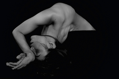 Photo Stéphane Coutelle
French photographer Paris
beauty, nude, fine art, flower, art print 
éditions La Belle Étoile*
beauty photographer, cosmetic, beauté, CARBONE, noir et blanc, La Belle Étoile*, nu