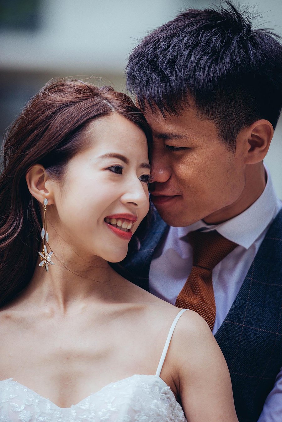 candid and natural wedding photography, city centre urban wedding, wedding couple portrait