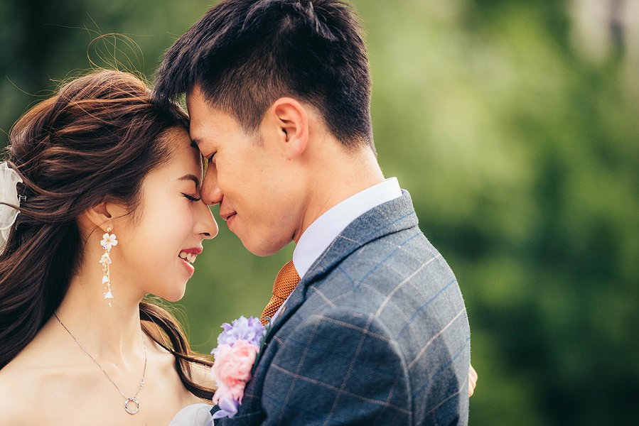 candid and natural wedding photography, city centre urban wedding, wedding couple portrait holding heads together