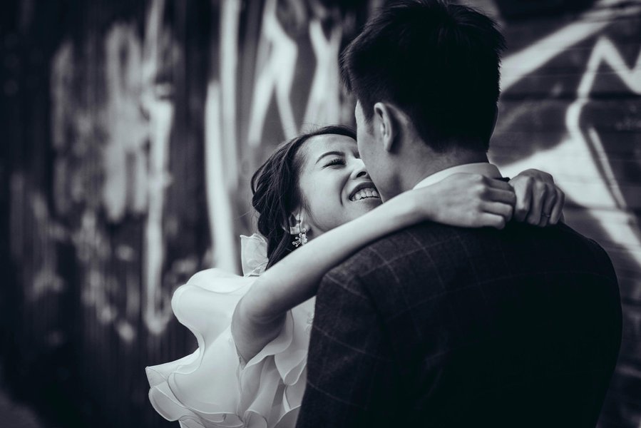 candid and natural wedding photography, city centre urban wedding, wedding couple portrait black and white, bride kisses groom

