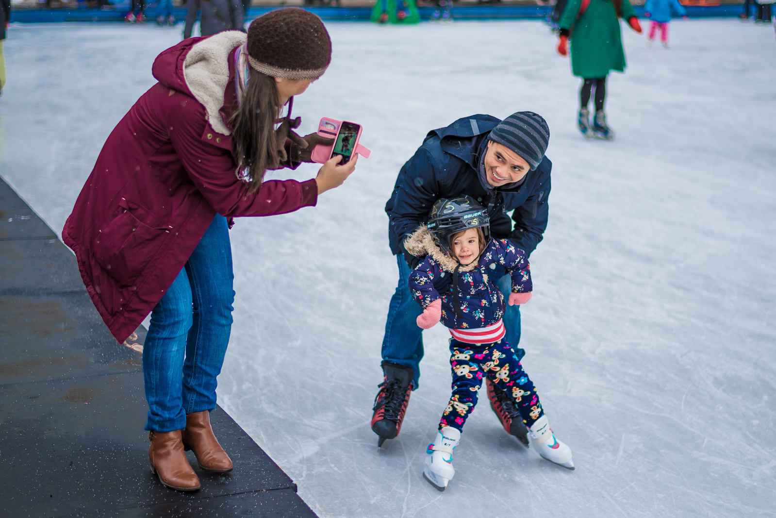 Family portrait, outdoors, skating, winter, Toronto, cute, kids photography, family photos