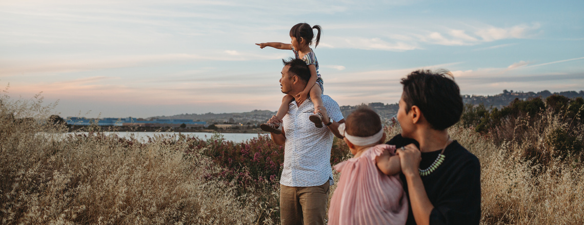 family photoshoot on albany bulb in albany california