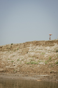 Paysages montrant l&#x27;erosion du sol le long du Gange, bengale occidental, inde, fevrier 2022, landscapes showing soil erosion on the Ganga river, west bengal, india, february 2022