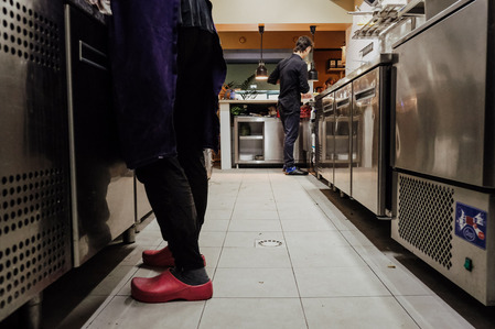 Ambiance en cuisine  dans le restaurant Orta à Bordeaux 