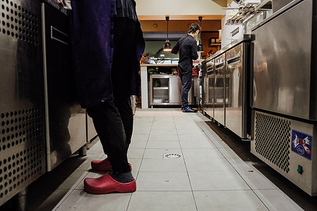 Ambiance en cuisine  dans le restaurant Orta à Bordeaux 