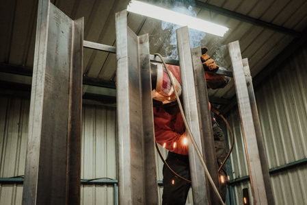 Atelier de ferronnerie, les mèches noires à Taden en Bretagne. Fabrication d'un escalier sur mesure