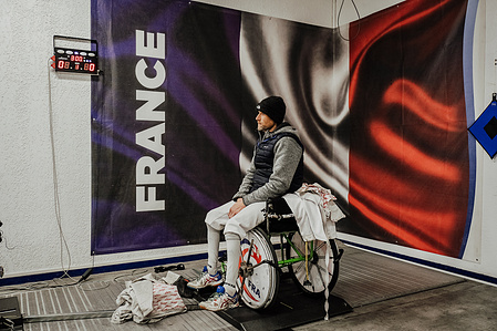 Entrainement epée de Romain Noble (FRA) pour les jeux olympiques de Tokyo 2020 avec son Maitre d&#x27;arme Jean-Yves Huet (Fra) Equipe de France handisport escrime. Bordeaux &#x2F; Gironde &#x2F; France &#x2F; 12&#x2F;2020