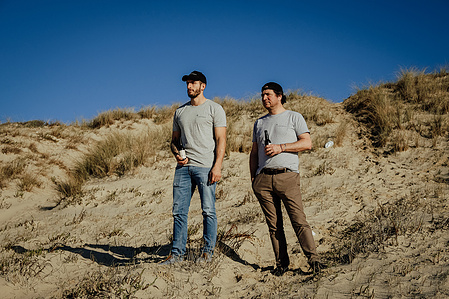 Reportage corporate dans la brasserie artisanale bio dans les landes. La petite Landaise. Portrait de Jean Francois Pottier et Julien Dumora, les brasseurs. Photos Alexandra de Dives &amp;#x2F; Collectif DR