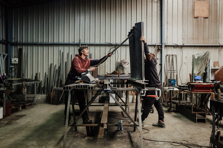 Atelier de ferronnerie, les mèches noires à Taden en Bretagne. Fabrication d'un escalier sur mesure