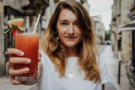 Détail de création de cocktail  dans le restaurant Orta à Bordeaux