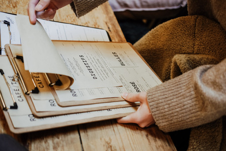 Détail de la carte du menu dans le restaurant Orta à Bordeaux 