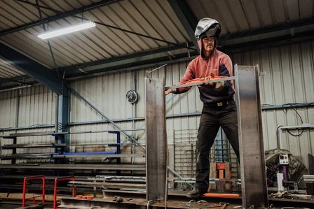 Atelier de ferronnerie, les mèches noires à Taden en Bretagne. Fabrication d'un escalier sur mesure