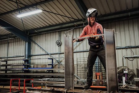 Atelier de ferronnerie, les mèches noires à Taden en Bretagne. Fabrication d'un escalier sur mesure