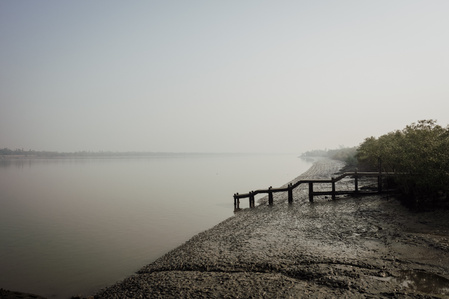 India, West Bengal, Sundarbans National Park, 2022-03. The world&amp;amp;amp;amp;amp;#x27;s largest mangrove forest is threatened by rising sea levels and surrounding coal pollution. Photo by Alexandra DE DIVES &amp;amp;amp;amp;amp;#x2F; Collectif DR
Inde, Bengale Occidental, Parc National des Sandarbans