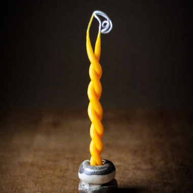 Twist bougie trempée à la main en cire d'abeille