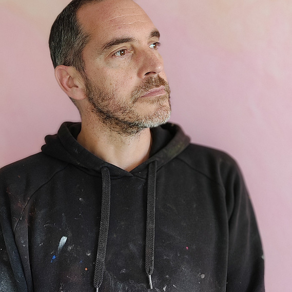 Photo prise dans l'atelier à la Cabane Georgina au mois d'octobre 2023 - Pascal Mouisset - Artiste résident.