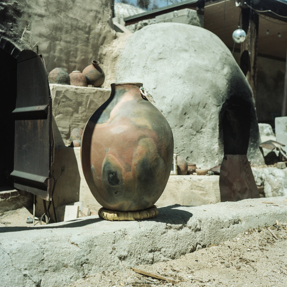 Potter Tony Soares by photographer Dan Fontanelli in Joshua Tree California