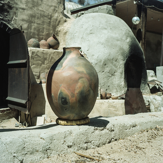 Potter Tony Soares by photographer Dan Fontanelli in Joshua Tree California