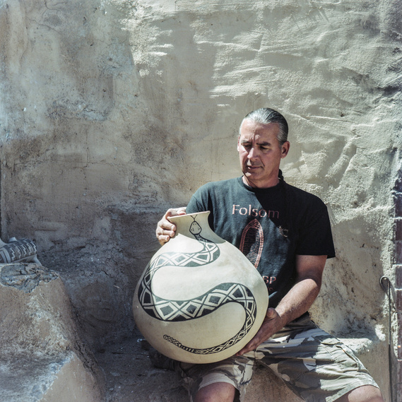 Potter Tony Soares by photographer Dan Fontanelli in Joshua Tree California