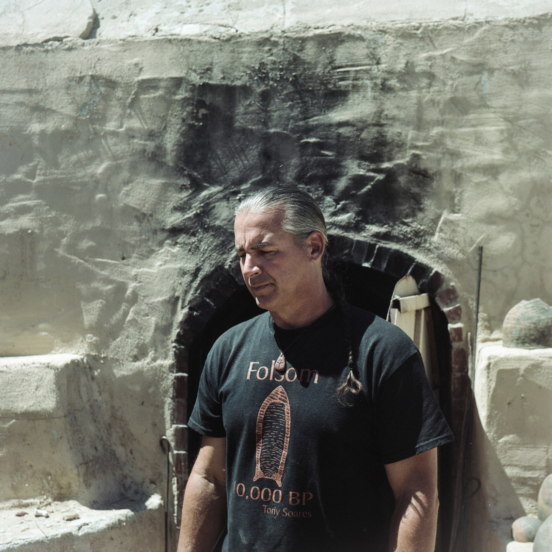 Potter Tony Soares by photographer Dan Fontanelli in Joshua Tree California