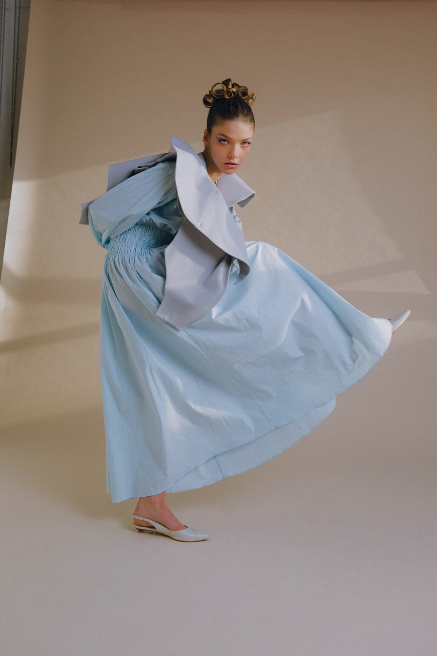 Move with me a fashion editorial for F Word Magazine
Model Isobel Richmond, Hair stylist Alexyi Reneece, Make Up Artist Ayesha Brown, Stylist Carole Mcphillips, Assistant Sara Bonifaci

Isobel wears dress NYNNE neck piece HUANG CHIYE shoes PLEIADES