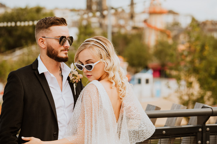 wedding portrait photography with the dreamland helter skelter