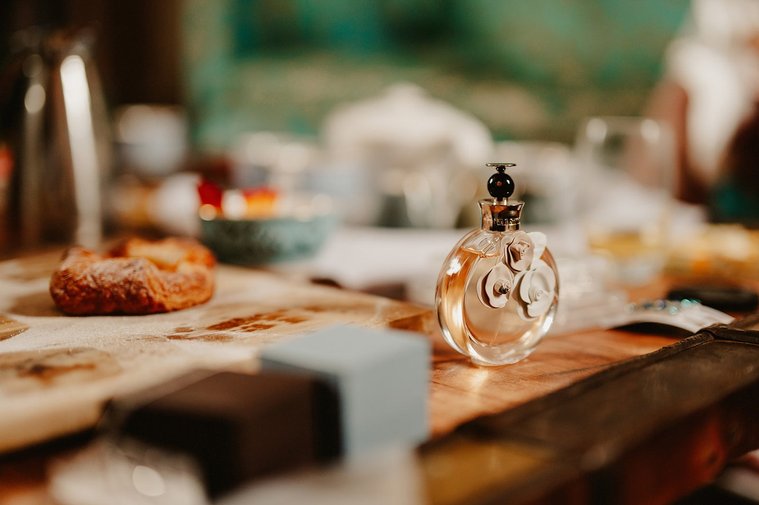 perfume details on a wedding day with a shallow depth of field