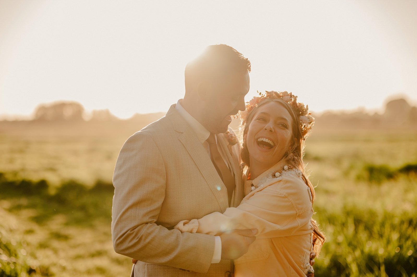 golden hour portraits of newly married couple in kent