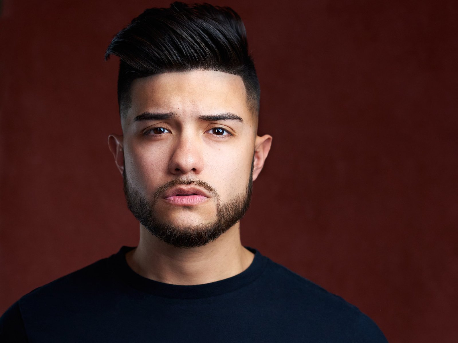Shine as an influencer with headshots capturing your authentic presence. Ideal for those who want to stand out in the online world, conveying confidence, relatability, and a strong personal brand.