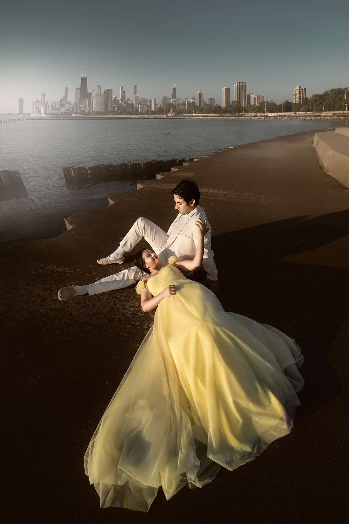 Engagement photography in Chicago Downton, a photographer based in Mequon WI traveled to capture the beautiful engagement photo. Capturing the essence of love and commitment in a natural setting. 